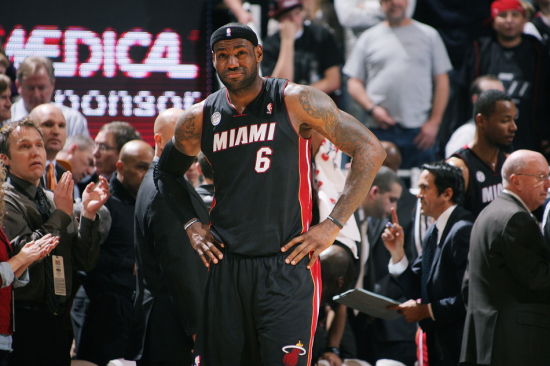 西媒：皇马继续推进内格雷拉案，计划向巴萨索要巨额赔偿（西媒：皇马持续推进内格雷拉案，拟向巴萨索取巨额赔偿）