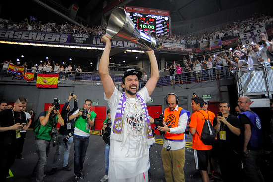 奥赖利：我们队内互相配合得很好；现在不会讨论争冠（奥赖利：球队配合默契，眼下不谈争冠）